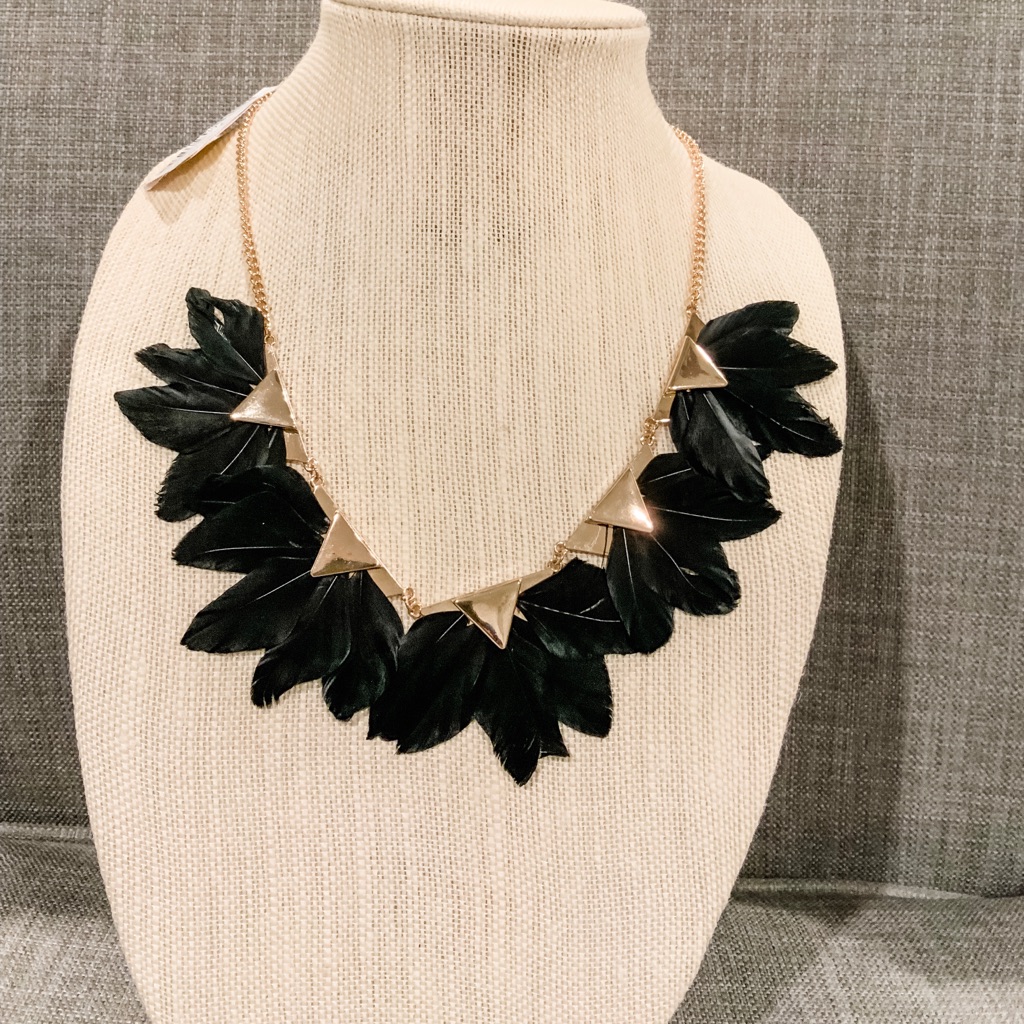 Nwt Anna & Ava Black Feather & Gold Toned Necklace